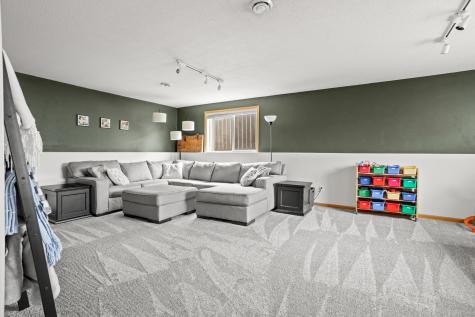 952 38 1/2 Avenue W West Fargo ND 58078