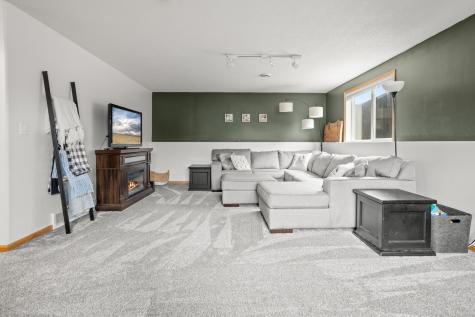 952 38 1/2 Avenue W West Fargo ND 58078