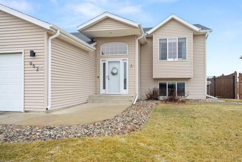 952 38 1/2 Avenue W West Fargo ND 58078