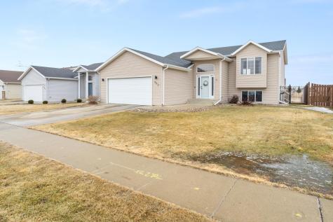 952 38 1/2 Avenue W West Fargo ND 58078