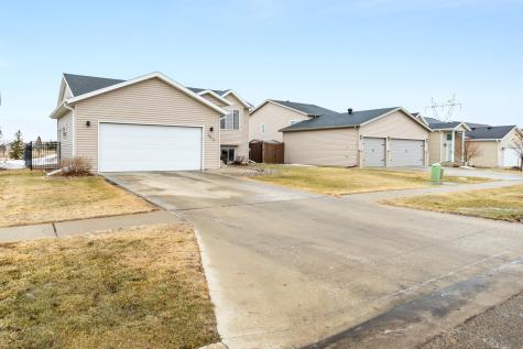 952 38 1/2 Avenue W West Fargo ND 58078