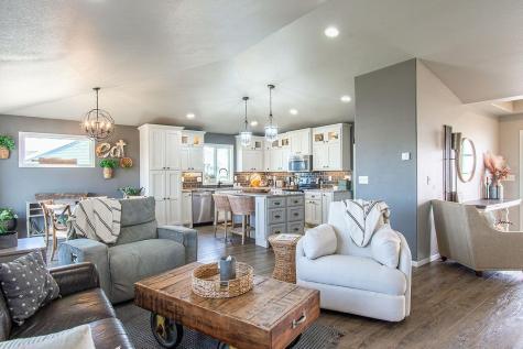 713 48th Avenue W West Fargo ND 58078