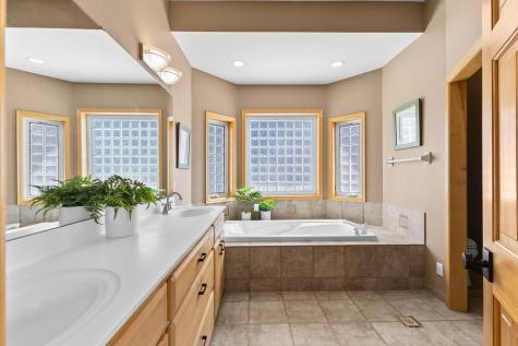 8175 Pristine Pine Trail Eden Prairie MN 55347