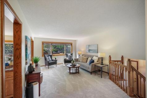 10365 Buckingham Drive Eden Prairie MN 55347