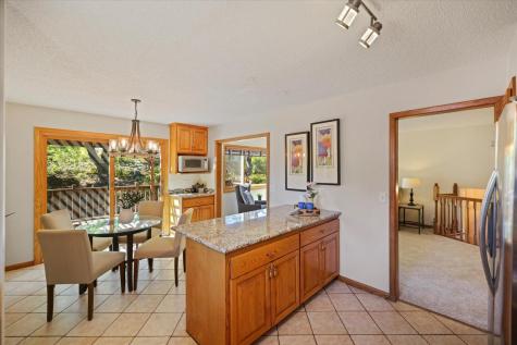 10365 Buckingham Drive Eden Prairie MN 55347