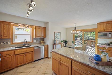 10365 Buckingham Drive Eden Prairie MN 55347