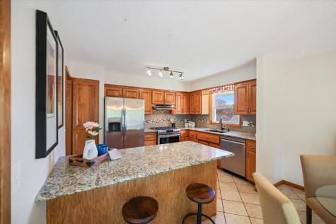 10365 Buckingham Drive Eden Prairie MN 55347