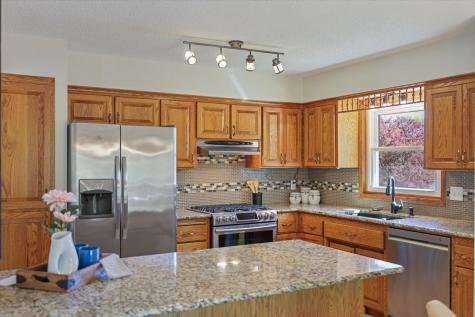 10365 Buckingham Drive Eden Prairie MN 55347