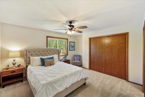 10365 Buckingham Drive Eden Prairie MN 55347