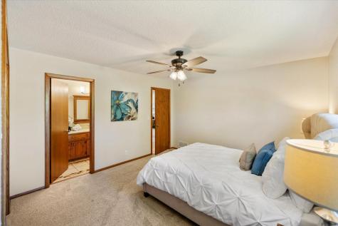 10365 Buckingham Drive Eden Prairie MN 55347