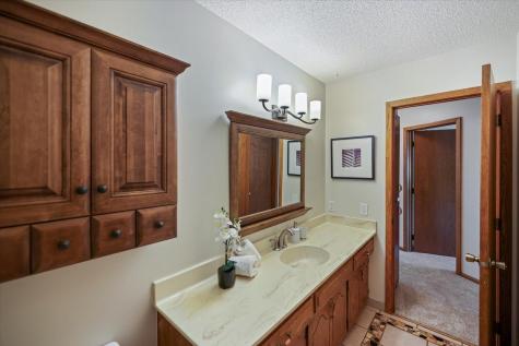 10365 Buckingham Drive Eden Prairie MN 55347