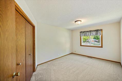 10365 Buckingham Drive Eden Prairie MN 55347