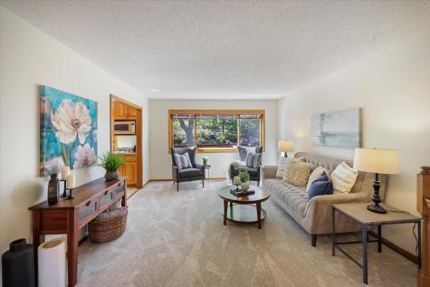 10365 Buckingham Drive Eden Prairie MN 55347
