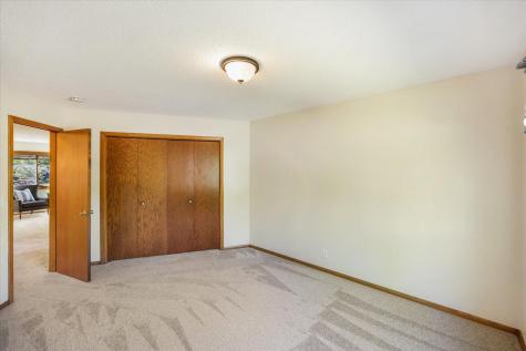 10365 Buckingham Drive Eden Prairie MN 55347