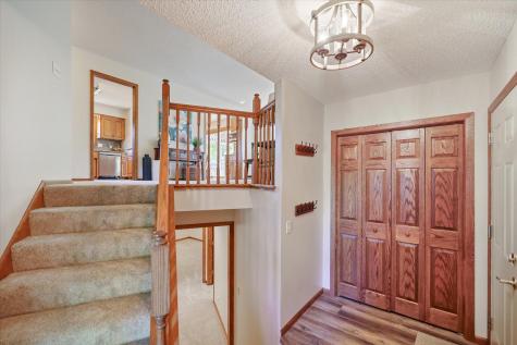10365 Buckingham Drive Eden Prairie MN 55347