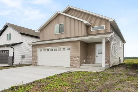 2515 38th Avenue S Moorhead MN 56560