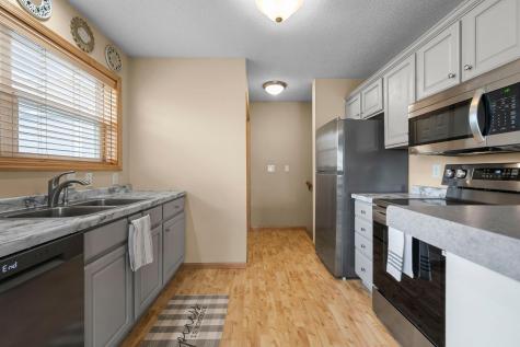2923 Hemingway Drive Chaska MN 55318