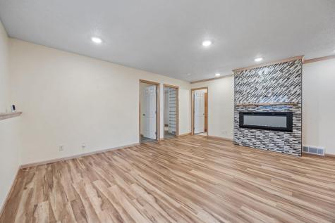 4293 39 1/2 Avenue S Fargo ND 58104