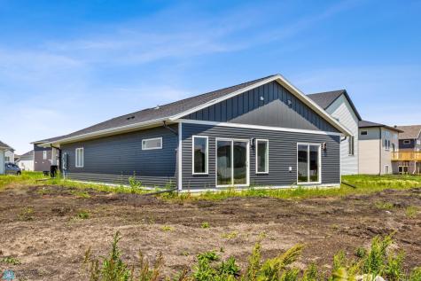 2562 Golden Lane S Fargo ND 58104