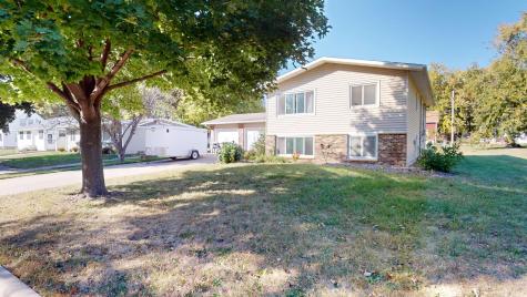 609/611 Giles Place Albert Lea MN 56007