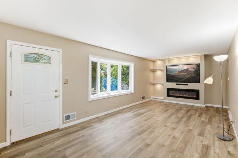 159 County Road C2 W Roseville MN 55113