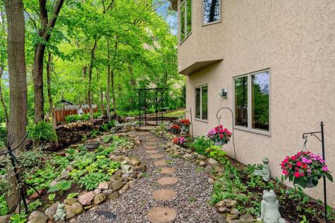 757 Stonebrooke Drive Shakopee MN 55379