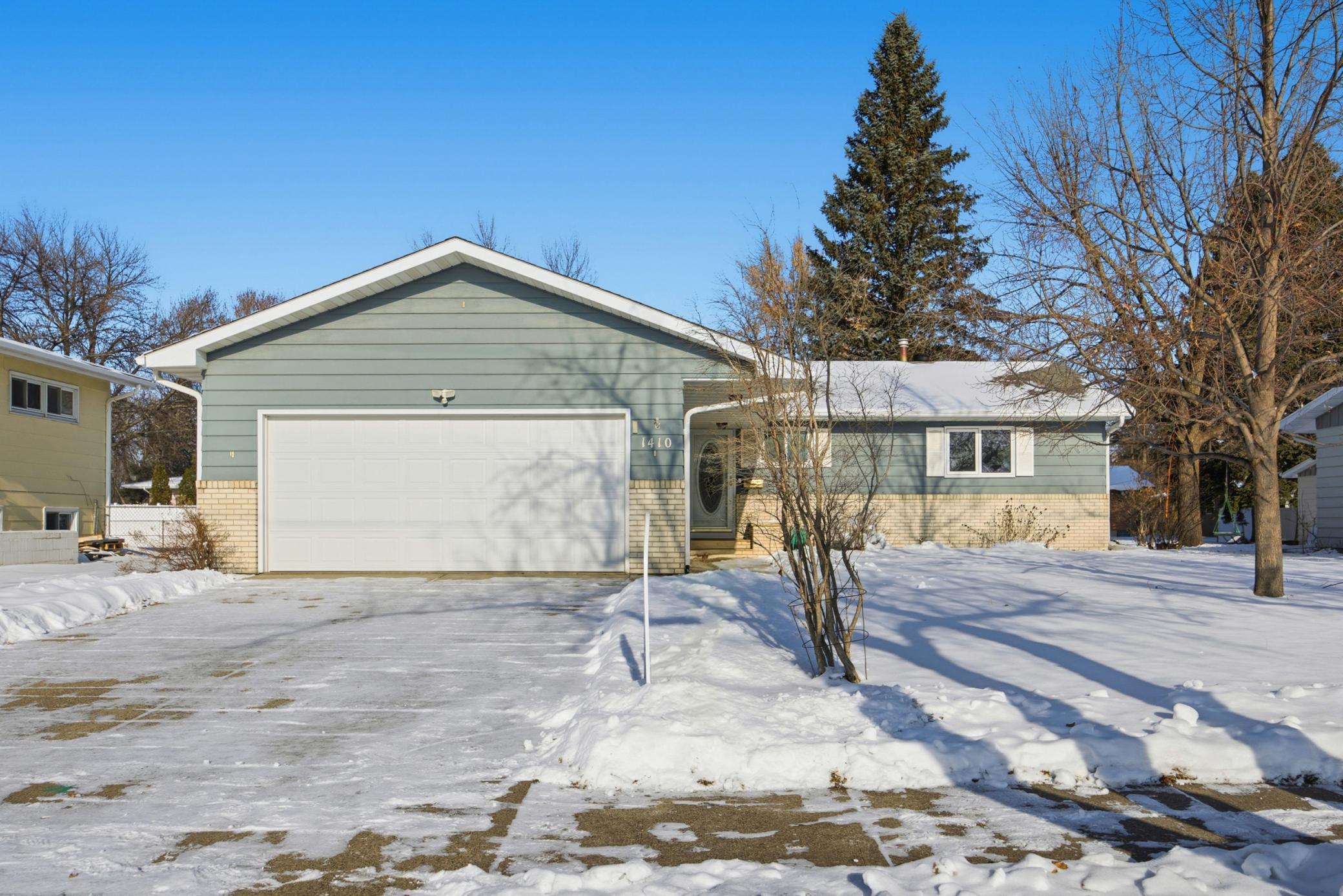 1410 24th Avenue S Moorhead MN 56560