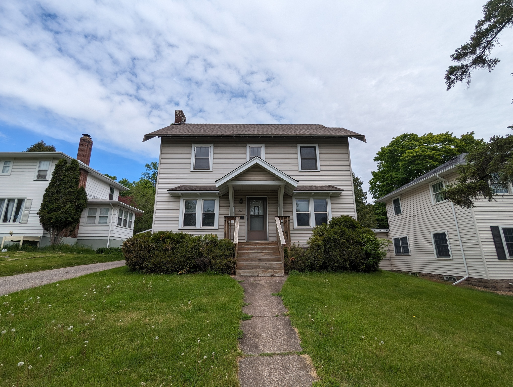 215 W Arrowhead Road Duluth MN 55803