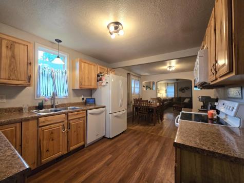 300 E 2nd Avenue S Cavalier ND 58220