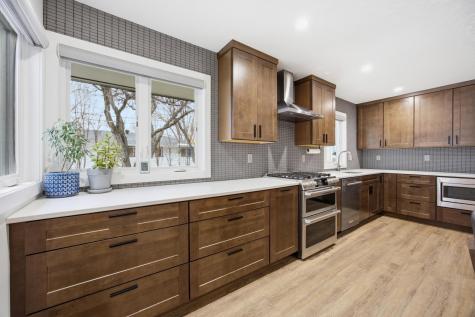 825 Park Drive S Fargo ND 58103