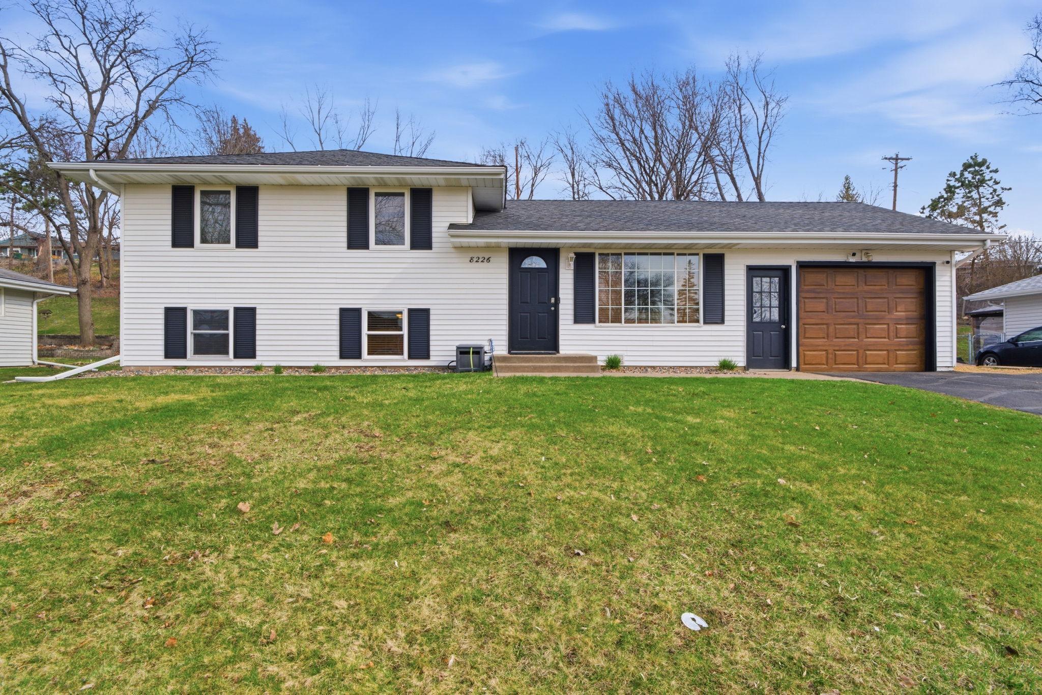8226 Hillside Trail S Cottage Grove MN 55016