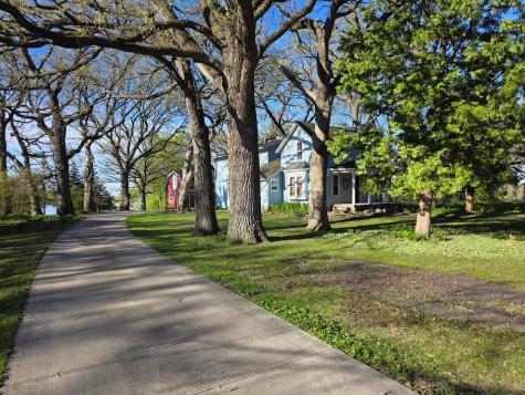 809 7th Avenue NW Waseca MN 56093