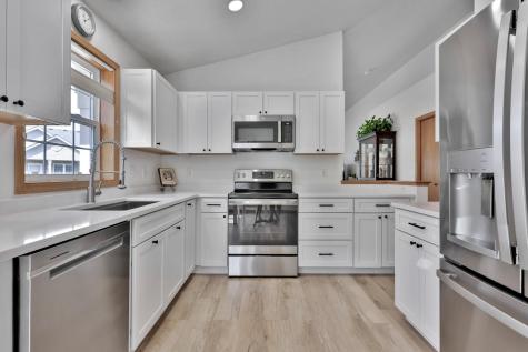 180 Wedgewood Drive Mahtomedi MN 55115