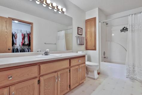 180 Wedgewood Drive Mahtomedi MN 55115