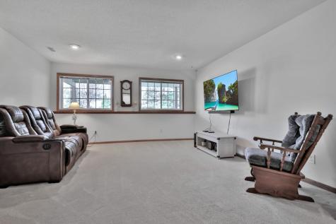 180 Wedgewood Drive Mahtomedi MN 55115
