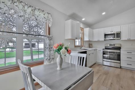 180 Wedgewood Drive Mahtomedi MN 55115