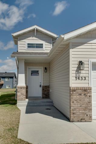 1453 69th Avenue S Fargo ND 58104