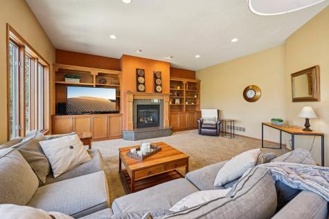 3489 Wolfberry Court Eagan MN 55123