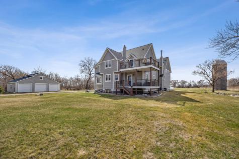 827 160th Avenue SE Hillsboro ND 58045