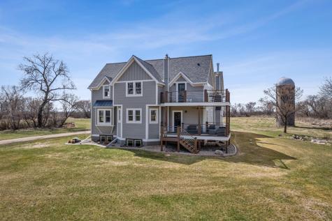 827 160th Avenue SE Hillsboro ND 58045
