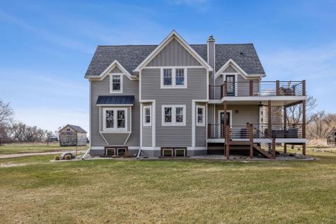 827 160th Avenue SE Hillsboro ND 58045
