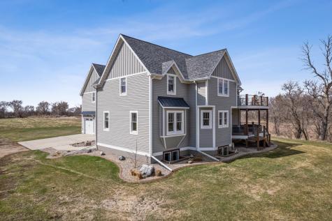 827 160th Avenue SE Hillsboro ND 58045
