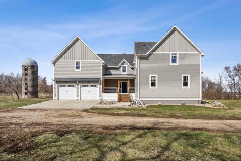 827 160th Avenue SE Hillsboro ND 58045