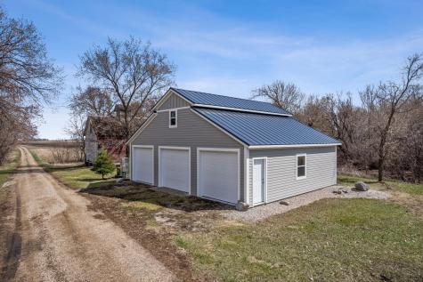 827 160th Avenue SE Hillsboro ND 58045