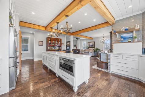 827 160th Avenue SE Hillsboro ND 58045