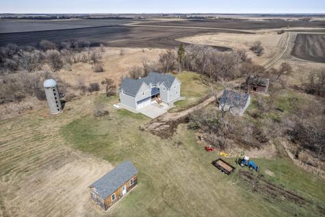 827 160th Avenue SE Hillsboro ND 58045