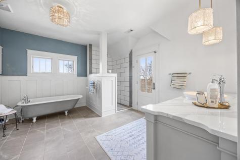 827 160th Avenue SE Hillsboro ND 58045