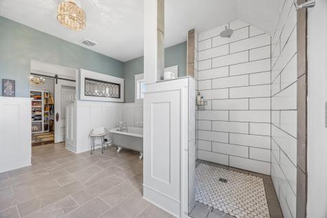 827 160th Avenue SE Hillsboro ND 58045