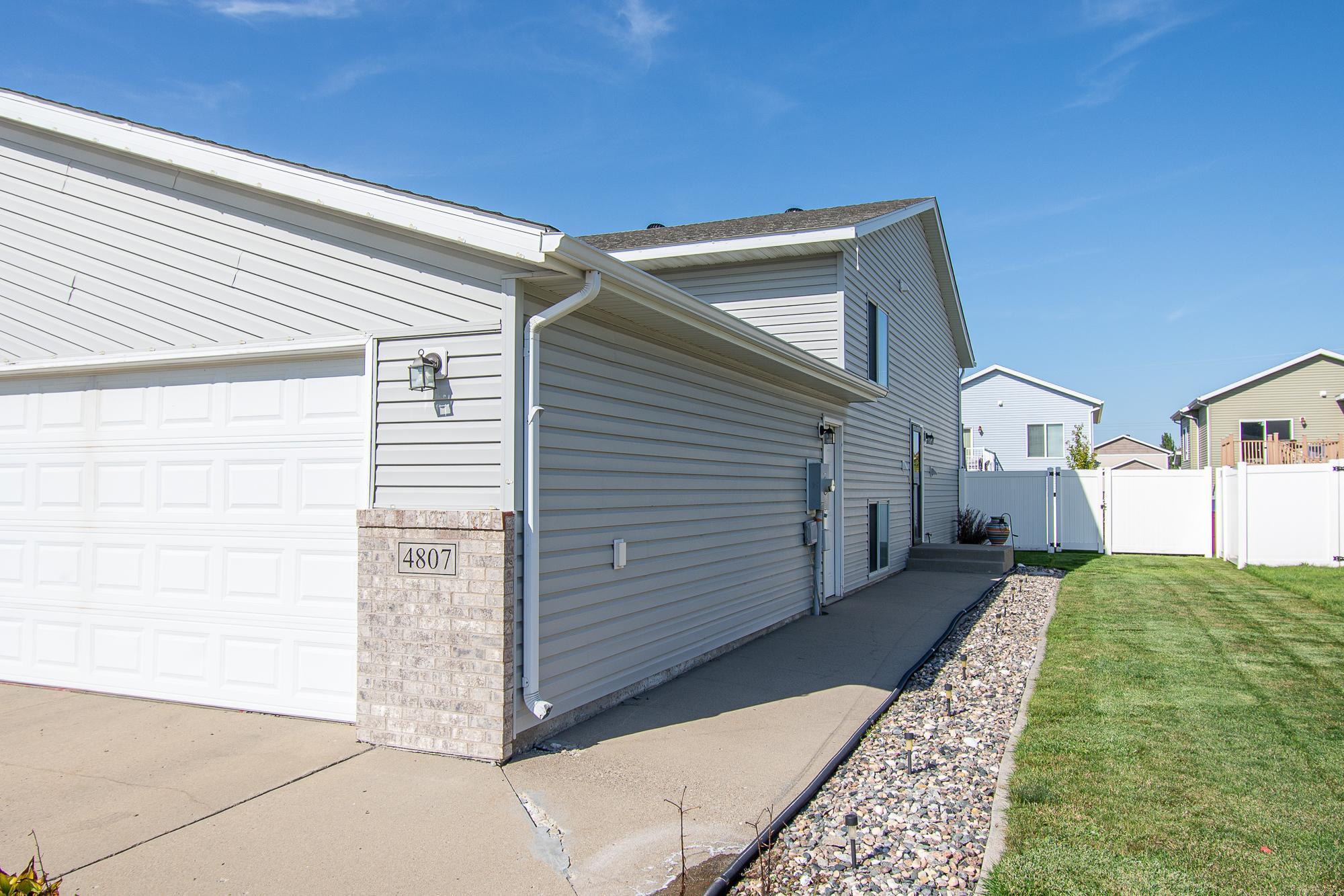 4807 51st Avenue S Fargo ND 58104