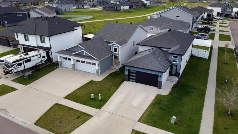 1719 67th Avenue S Fargo ND 58104